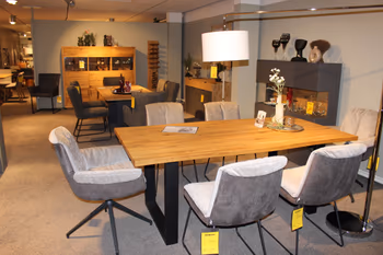 kleine Auswahl an Esszimmermöbel